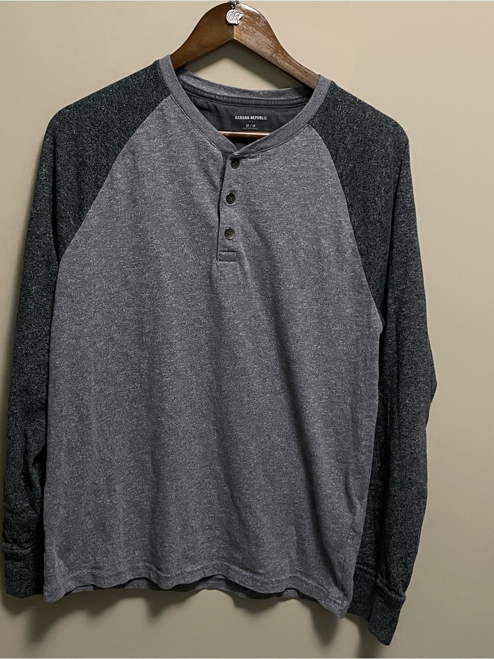 Banana Republic Gray Henley Long Sleeve Shirt Men’s Medium